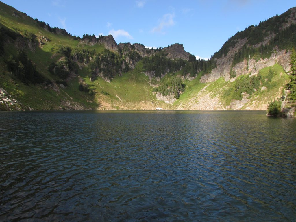 blue lake along the white pass pilot ridge loop