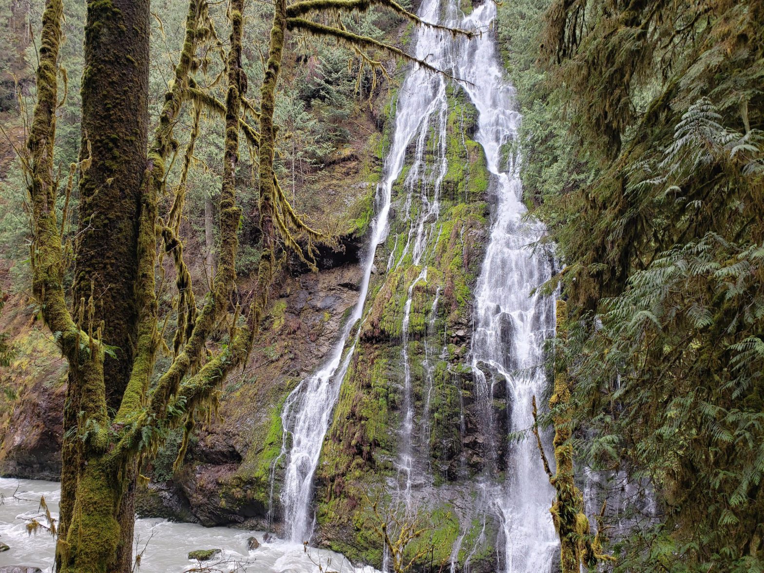 boulder river falls mountain loop highway washington