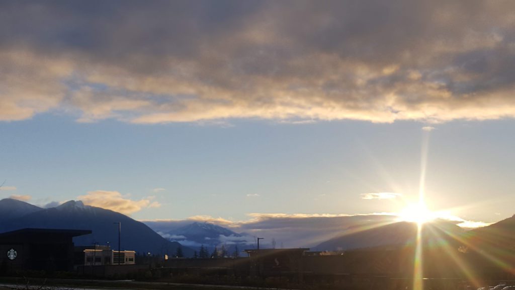 sunrise from issaquah over mailbox peak