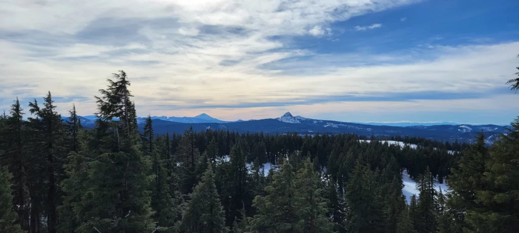 McLoughlin and union peak from crater lake