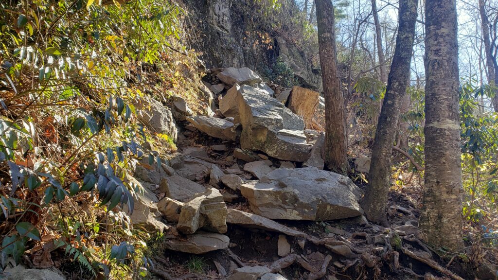 short scramble to lower falls