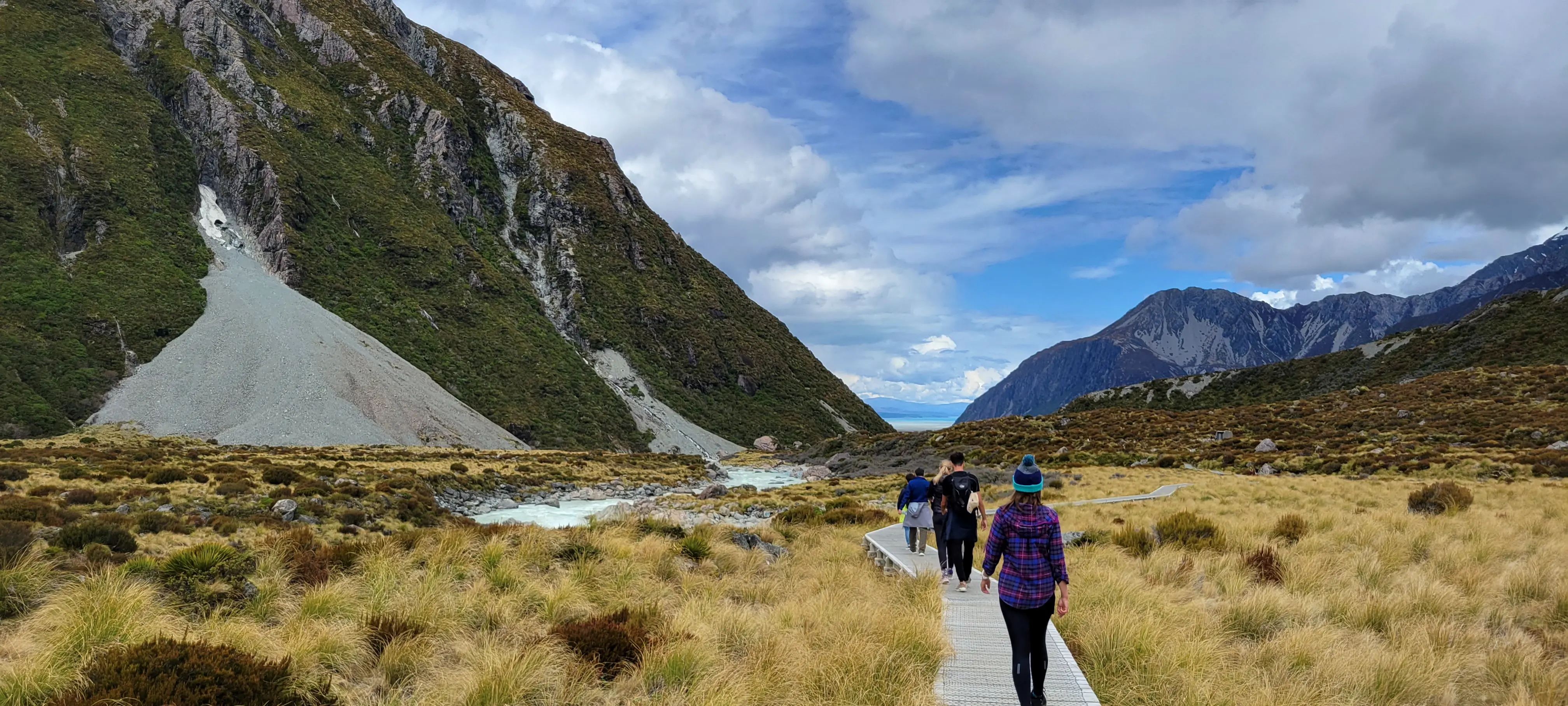 hooker valley track hikers