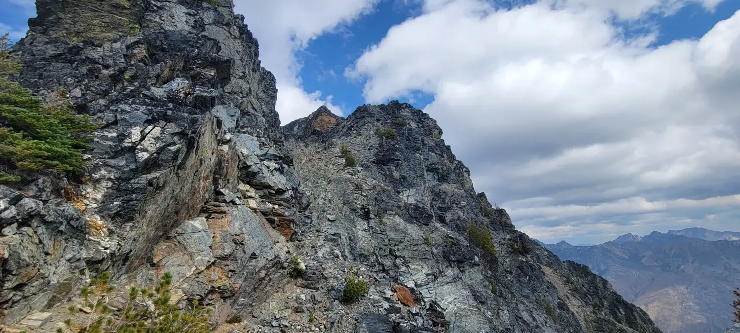 steep section of scrambling along the southwest ridge route